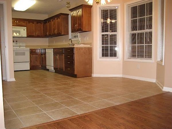 Large Eat-in Kitchen