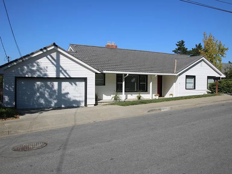 1342 Rainbow Dr — Photo 3