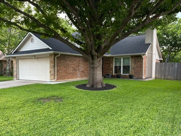 537 Blue Haze Dr, Fort Worth, TX 76108