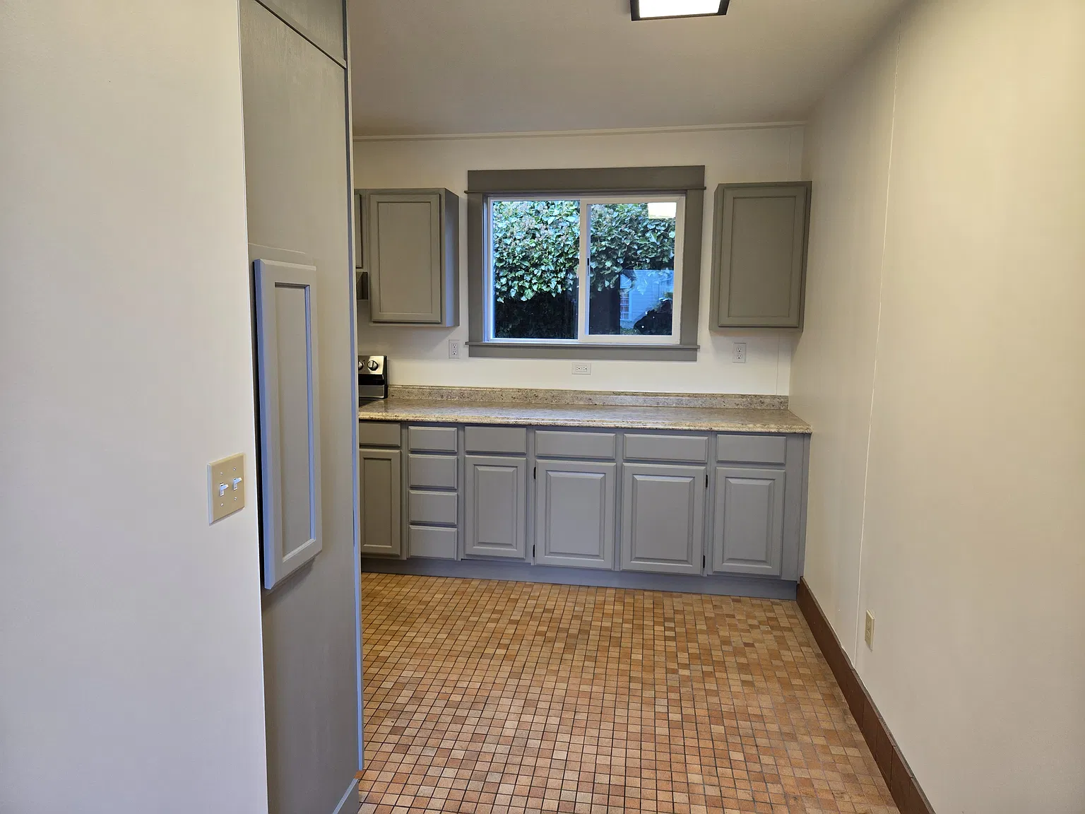 2 bed, 1000 sqft, $2,400 — Photo 4