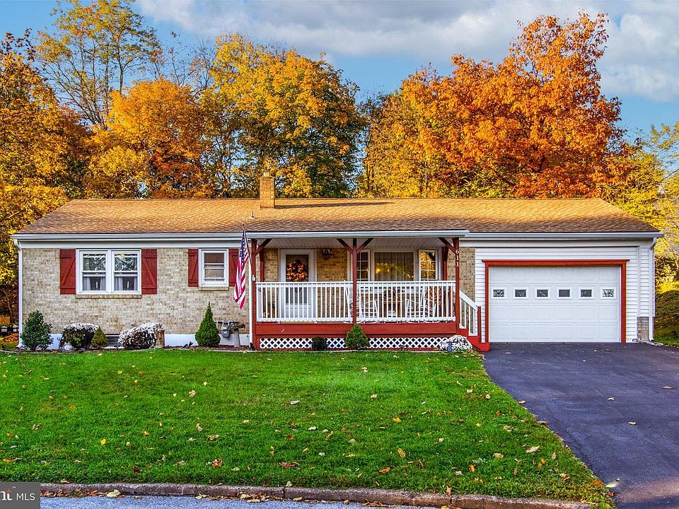 1st image of 611 Oak Cir