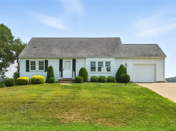 1052 King Arthur Dr, Apollo, PA 15613