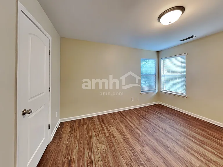 484 Albion Cir — Photo 20