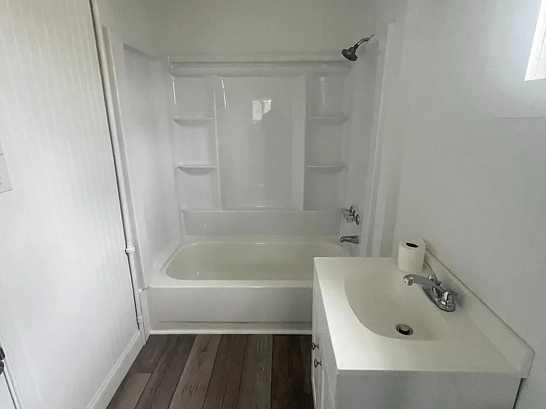 762 Broad St #B-1 — Photo 13