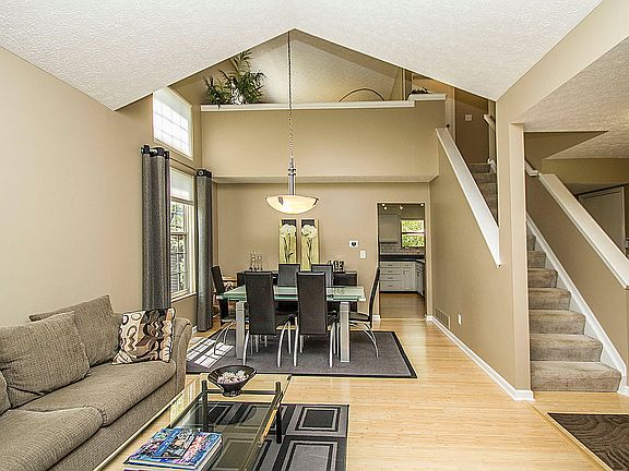 5th image of 1439 Meadowbank Dr
