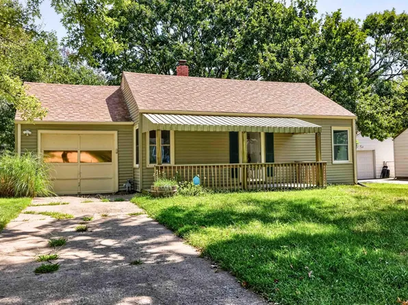 2218 SW Seabrook Ave, Topeka, KS 66614