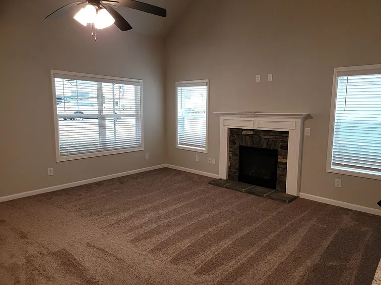 275 Southridge Dr — Photo 10