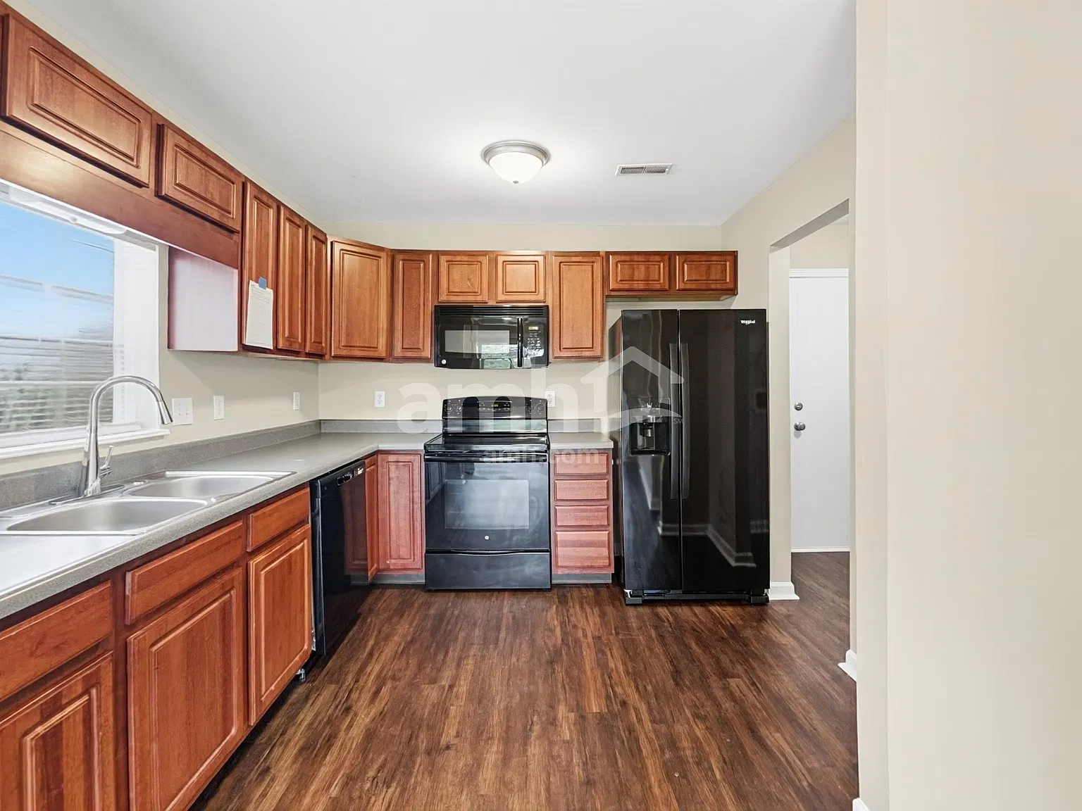3 bed, 2.0 bath, 1301 sqft, $1,750 — Photo 4