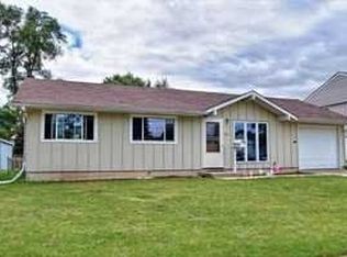 813 Surrey Dr, Streamwood, IL 60107