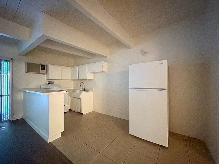 3737 Calle De Carlos #5 — Photo 3