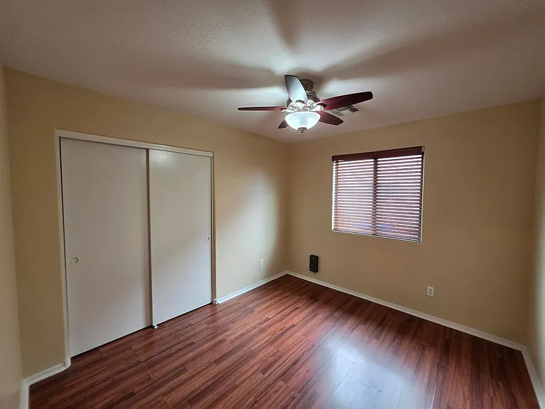 7805 S 48th Ln — Photo 32