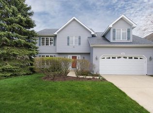 4945 Castaway Ln, Hoffman Estates, IL