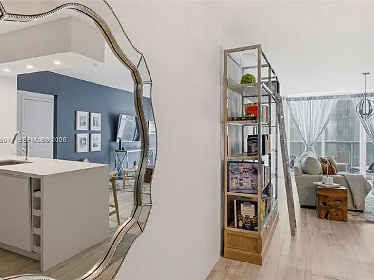 31 SE 5th St #2410 — Photo 7