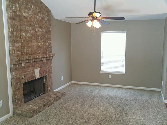 4th image of 1211 Applewood Cir