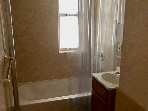 5th image of 238 E 111th St APT 3B