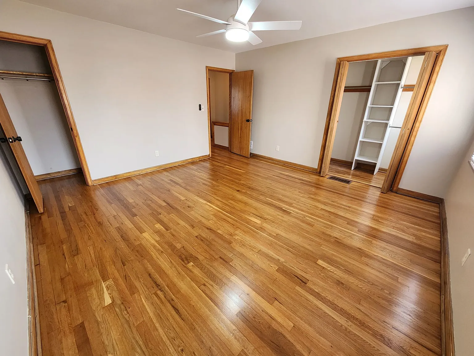 2 bed, 1095 sqft, $1,595 — Photo 3
