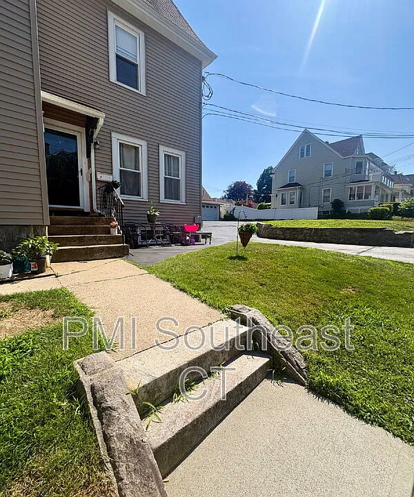 285 Montauk Ave #4
