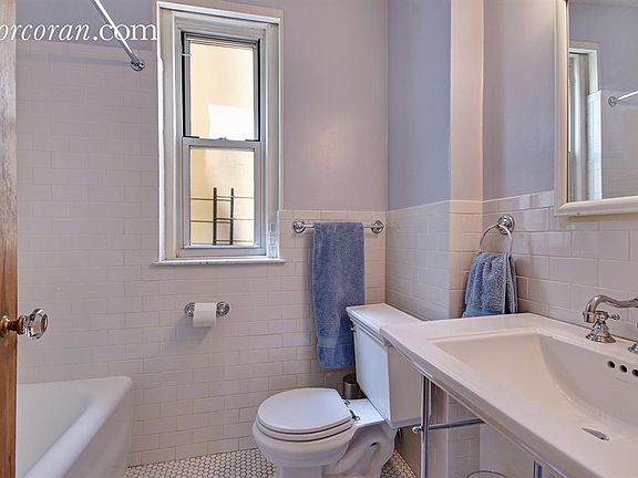 4th image of 123 W 74th St APT 3D