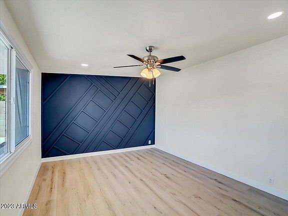 5th image of 3658 E Laurel Ln