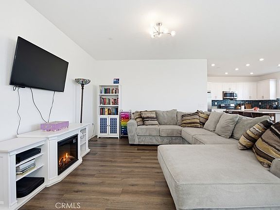 5th image of 1724 Valley Oak Way