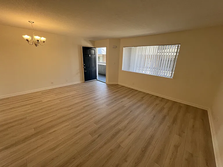 1055 E Spazier Ave #J — Photo 7