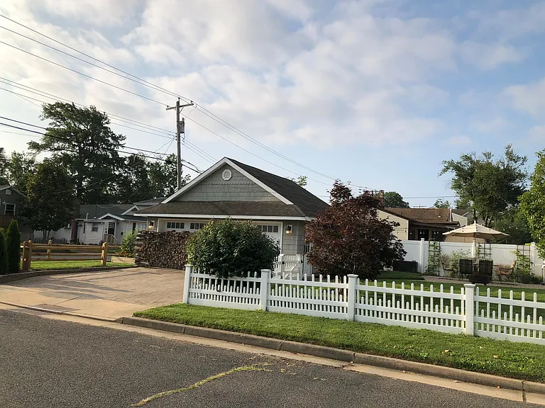 138 Cedar Ave — Photo 3