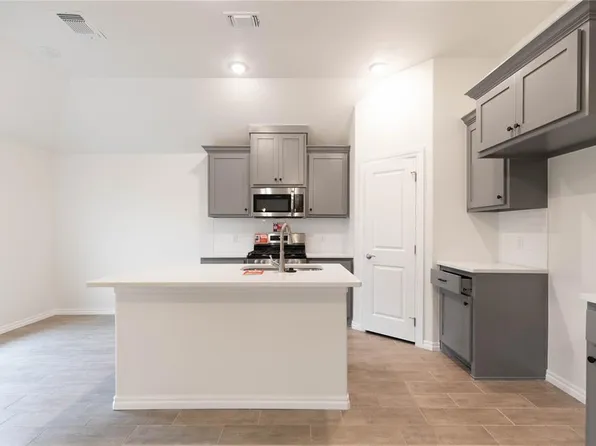9228 NW 86th St, Yukon, OK 73099
