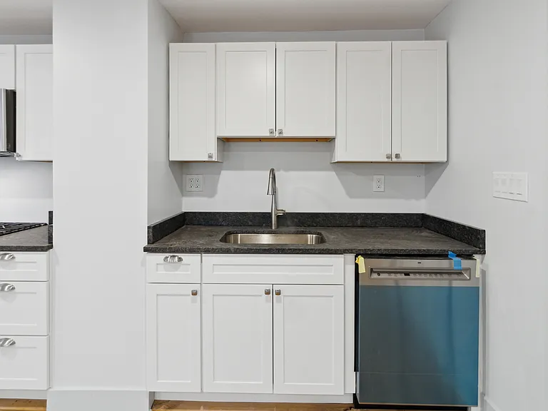 317 James St — Photo 7