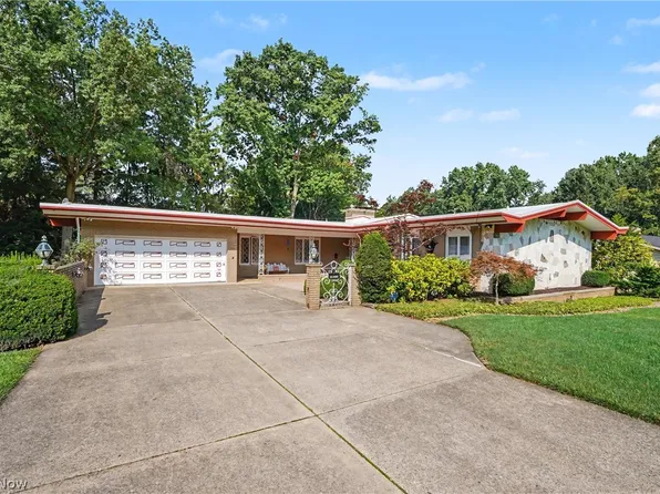 2990 McCormick Rd, Stow, OH 44224