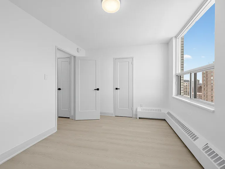 225 Davisville Ave — Photo 35