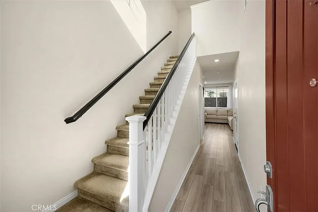 3 bed, 2.5 bath, 1573 sqft, $3,600 — Photo 3