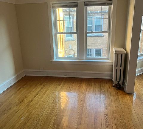2nd image of 720 Hinman Ave APT 2W