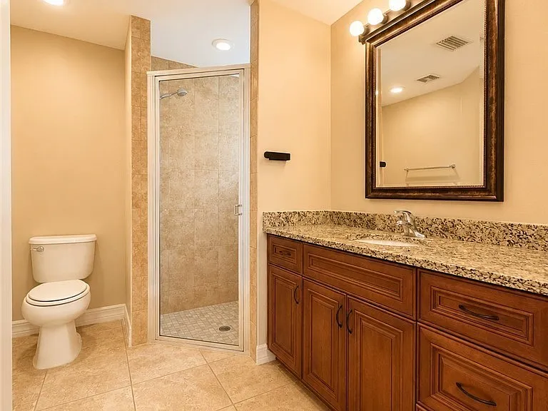 4035 SW 8th Pl #101 — Photo 8