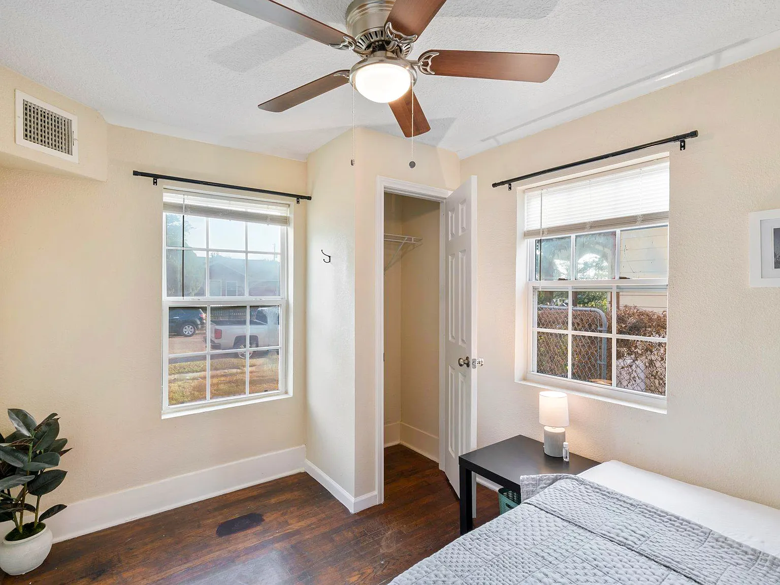 4 bed, 3.5 bath, 1456 sqft, $685 — Photo 2