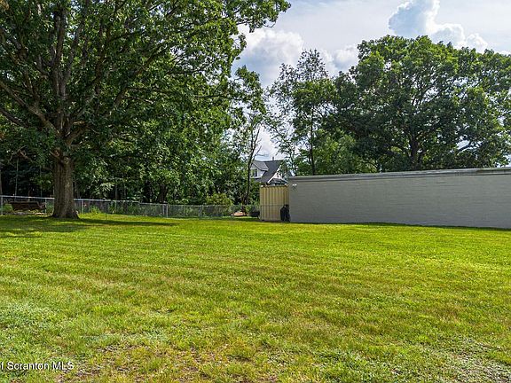 5th image of 704 Connell St