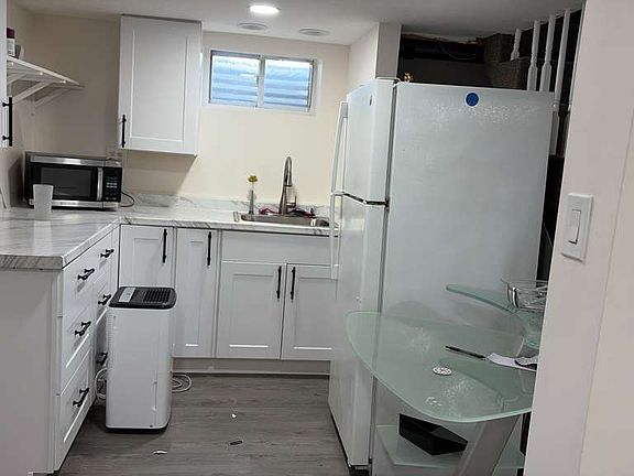 4th image of 8 Kuhl Ave