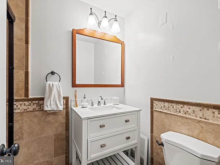 1001 N Vermont St #105 — Photo 29