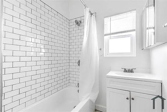 1843 S La Brea Ave #B — Photo 8