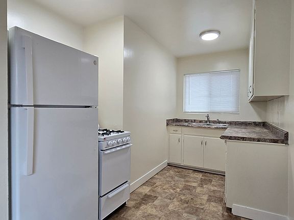 2nd image of 550 Benton St #6