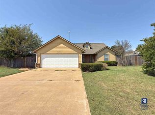 309 E Seminole St, Geronimo, OK 73543