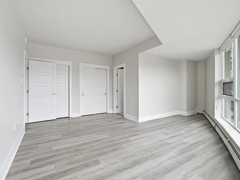 15 Kings Wharf Pl #406 — Photo 18