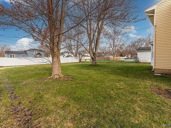 2nd image of 928 Baseline Rd