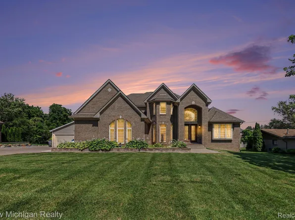 3812 Finch Dr, Troy, MI 48084