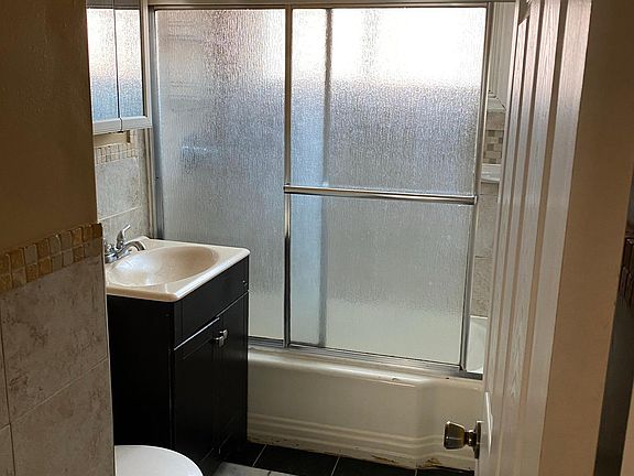 4th image of 11027 S Avenue J