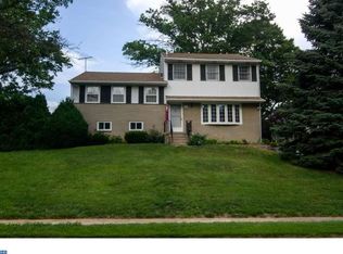 301 Valley View Rd, Springfield, PA 19064