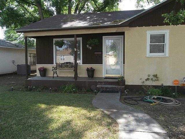 1st image of 919 N Thomas St