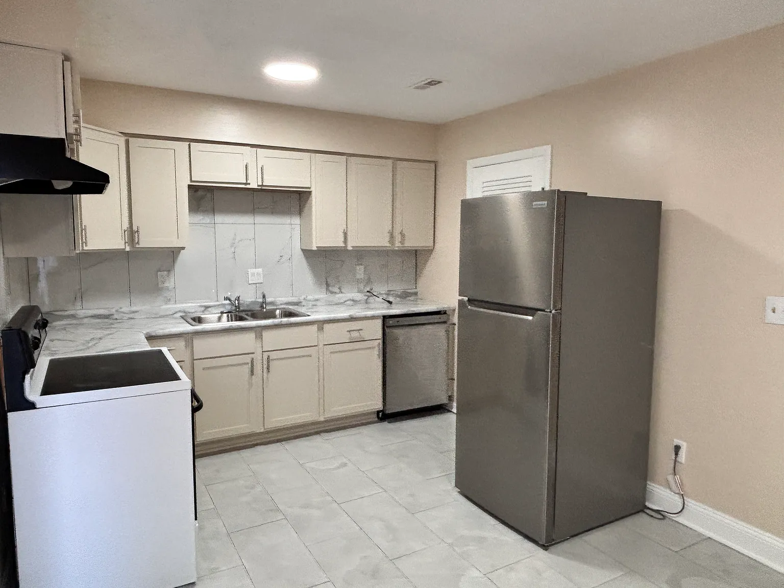 2 bed, 1.5 bath, 1208 sqft, $1,500 — Photo 4