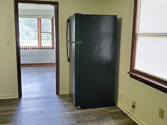 5th image of 609 Warwickshire Ct