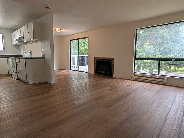 2826 D Pl SE #C — Photo 3