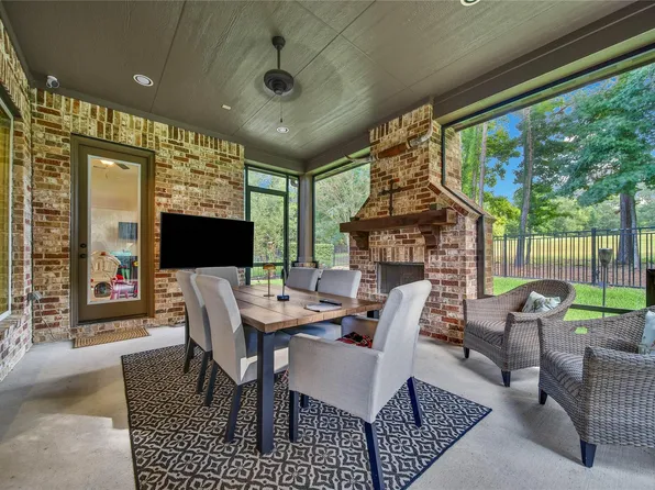 107 Berwick Ln, Montgomery, TX 77316